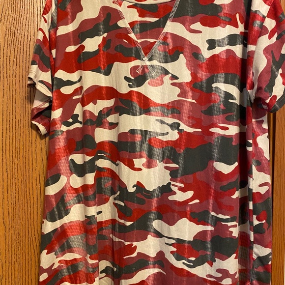 Camo soft like butter tshirt - Picture 1 of 3